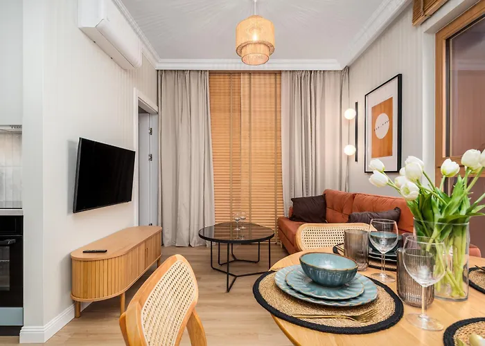 Towarowa Square, Sun & Snow