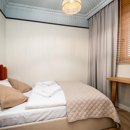 Towarowa Square, Sun & Snow