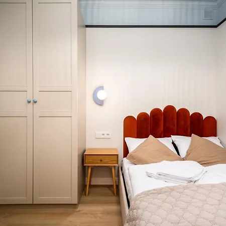 Towarowa Square, Sun & Snow *