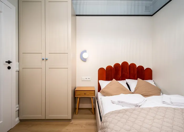 Towarowa Square, Sun & Snow *